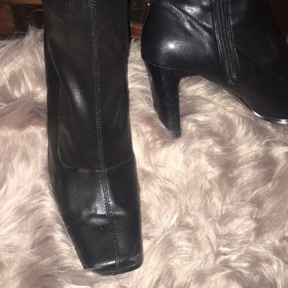Black 9.5 Medium Boot Slight Wear Worn Twice 👢 - Picture 2 of 3